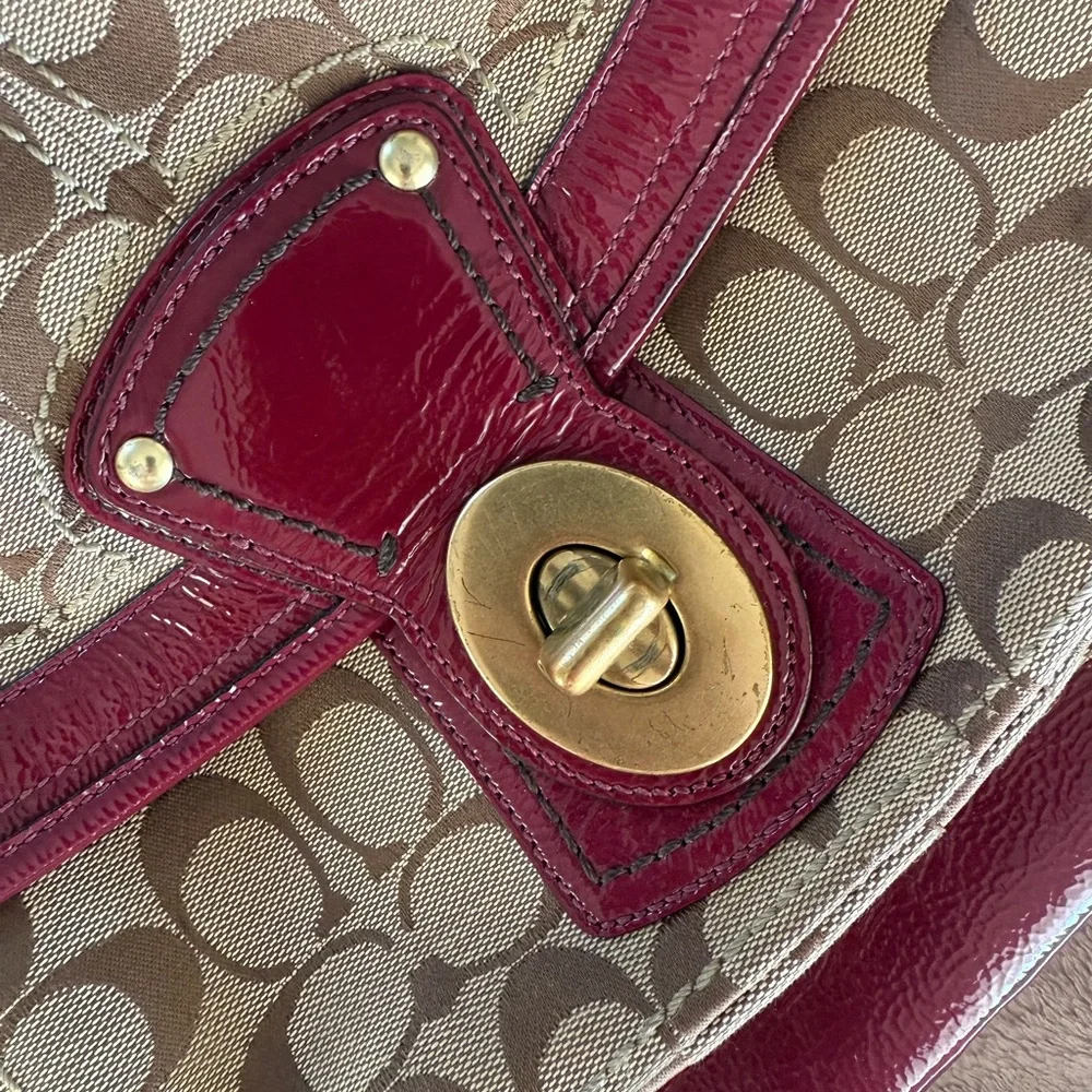 Coach Legacy Ali Flap bag- Shoulder Bag in Khaki and Burgundy